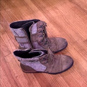 Sorel olive green and Gray Combat Boots